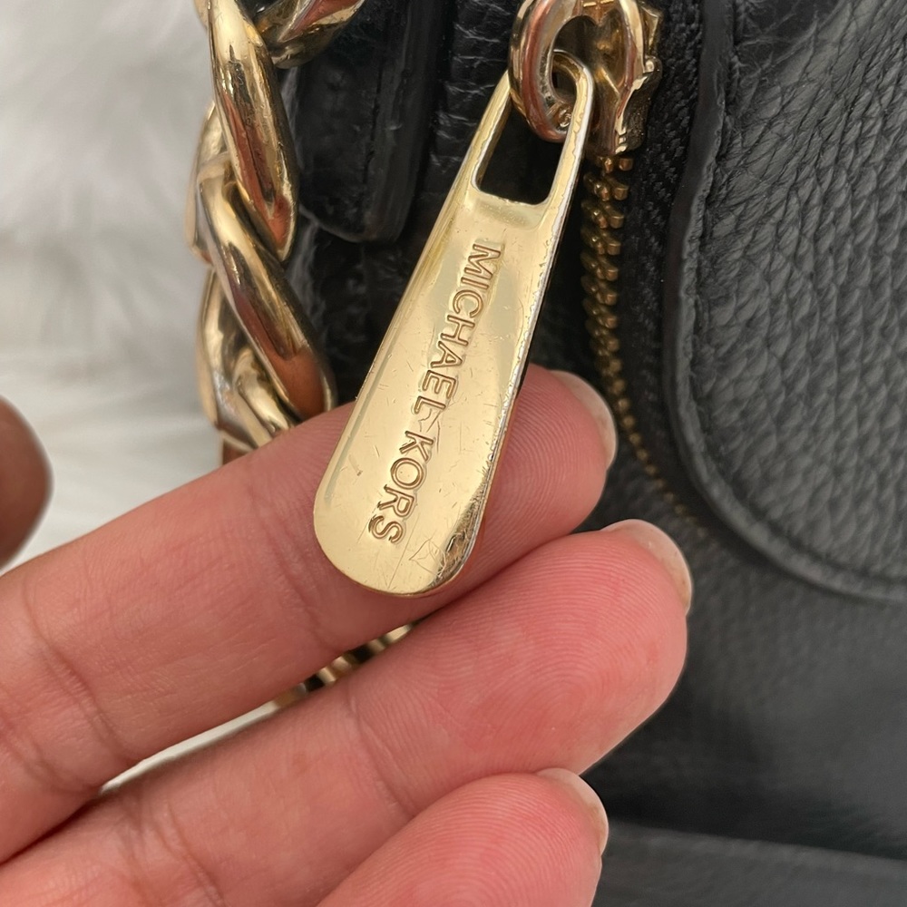 💯% Authentic Michael Kors crossbody - Picture 4 of 13